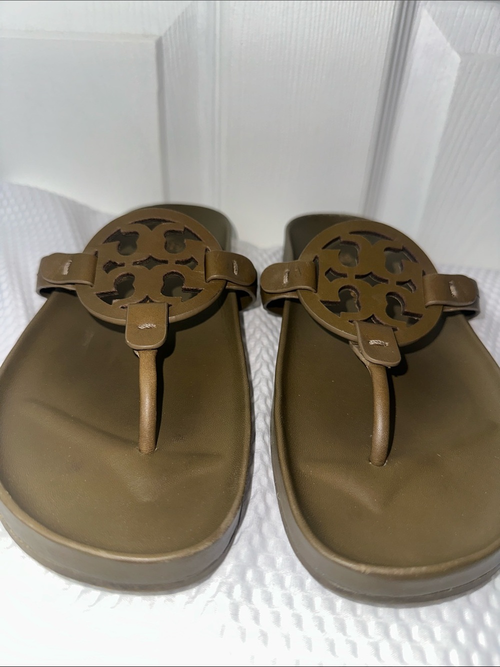 Tory Burch  Thong Sandals in Olive Brown - Picture 2 of 14
